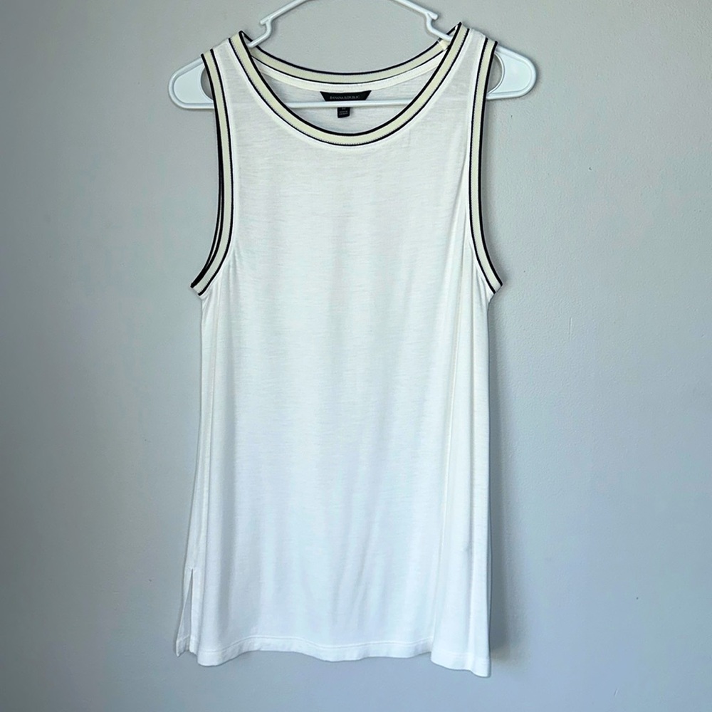 Banana Republic white sleeveless blouse sz M